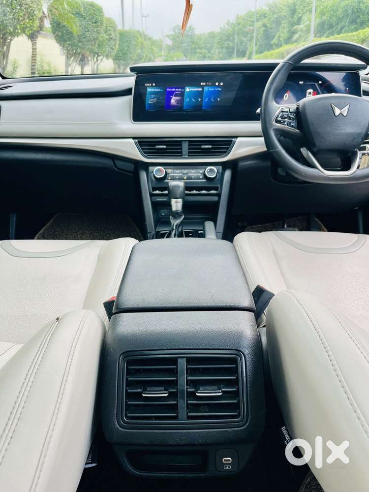 Mahindra Xuv700 2.2 Ax 5 Diesel At 7 Str, 2023, Diesel