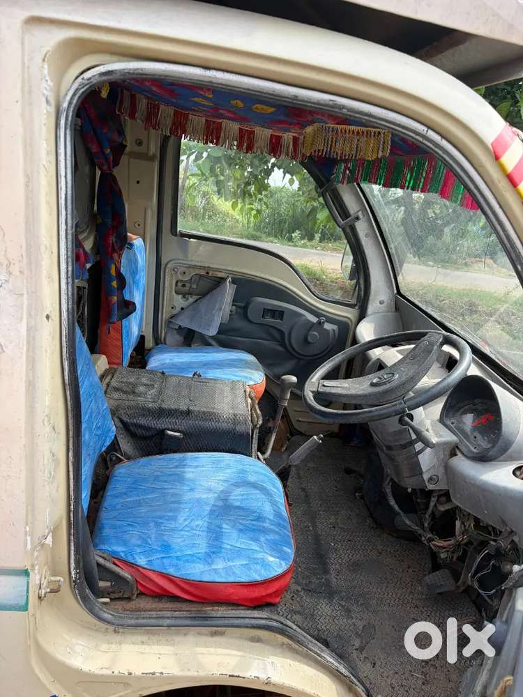 Mahindra Quanto 1.5 C8 2011