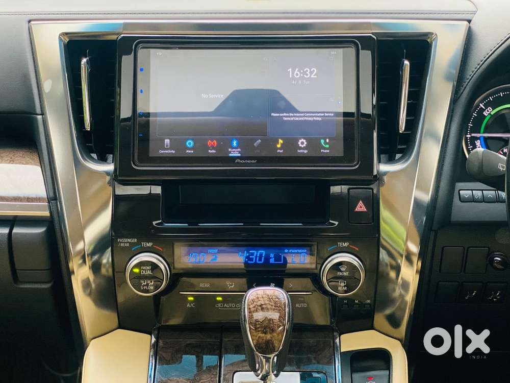 Toyota Vellfire Vip – Executive Lounge, 2022, Petrol