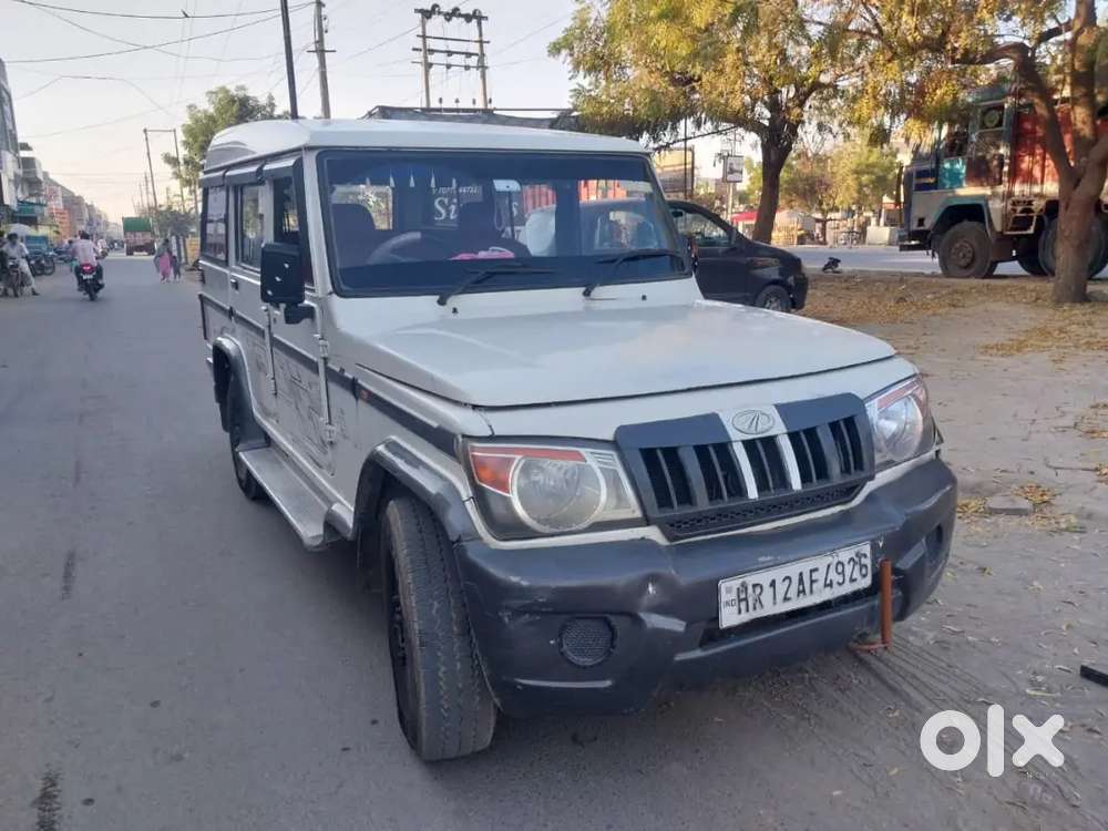 Mahindra 9 Seater Bolero