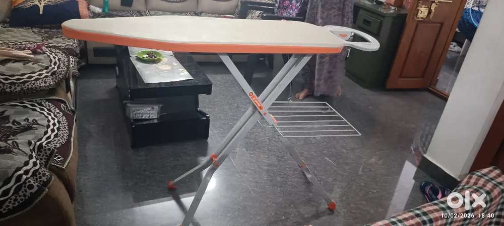 Ironing table