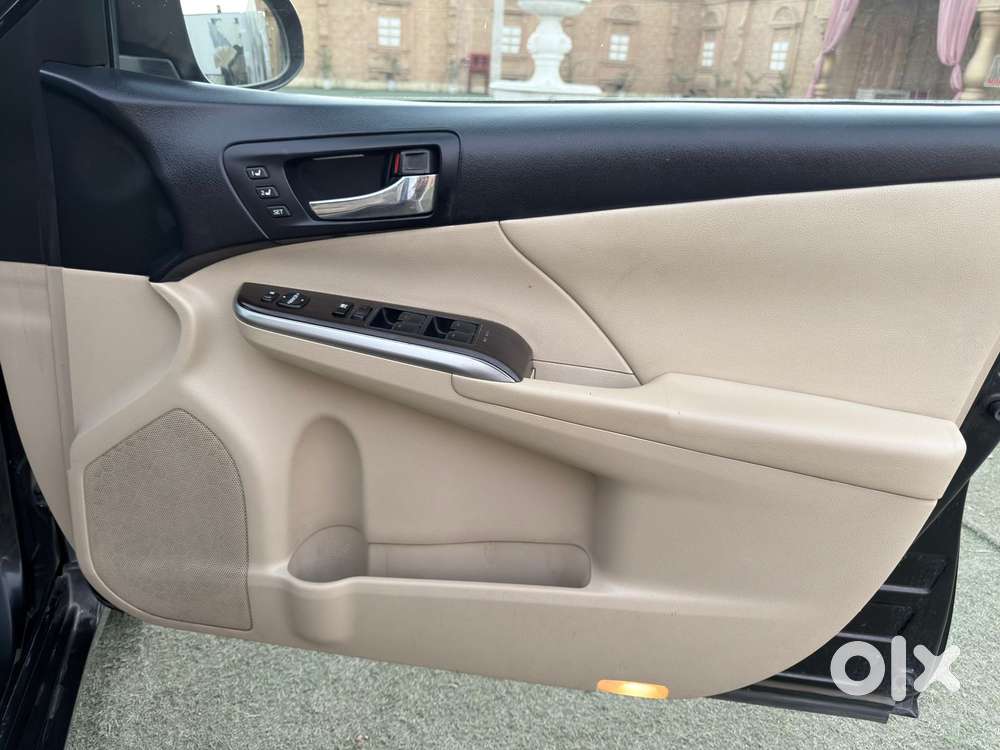 Toyota Camry 2.5 Hybrid, 2016, Cng & Hybrids