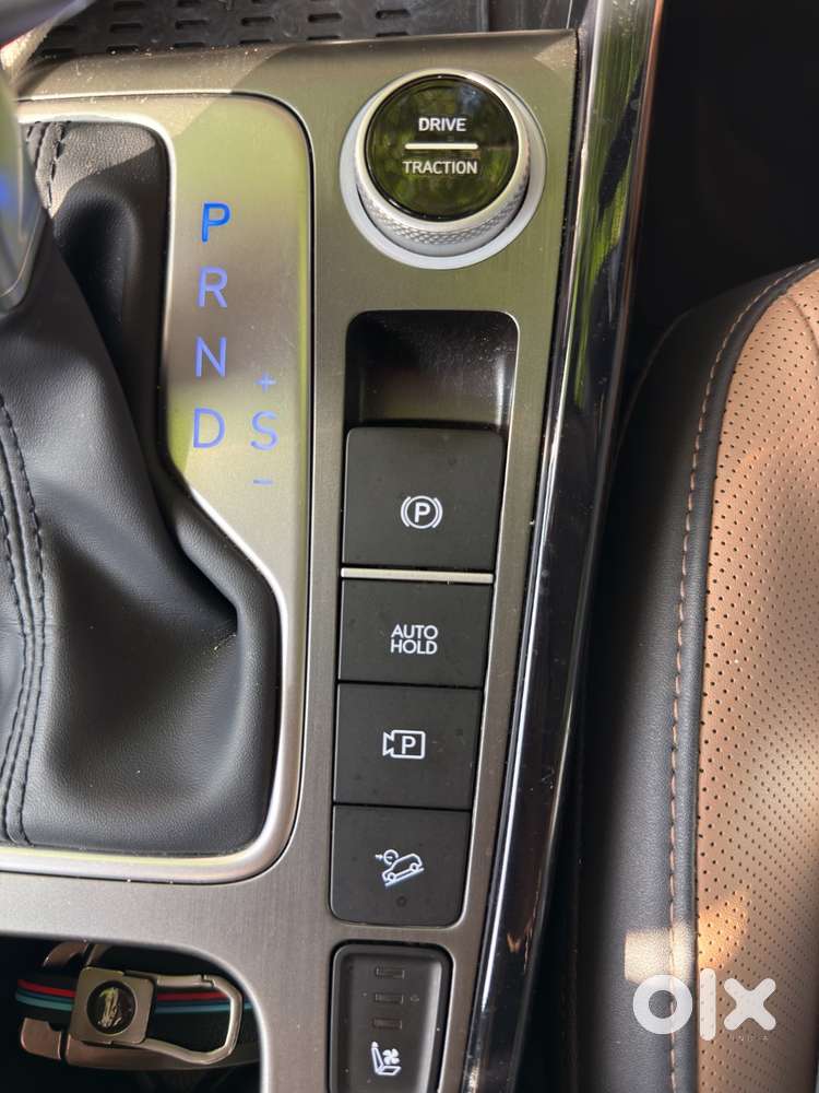 Hyundai Alcazar Petrol Automatic (2025)