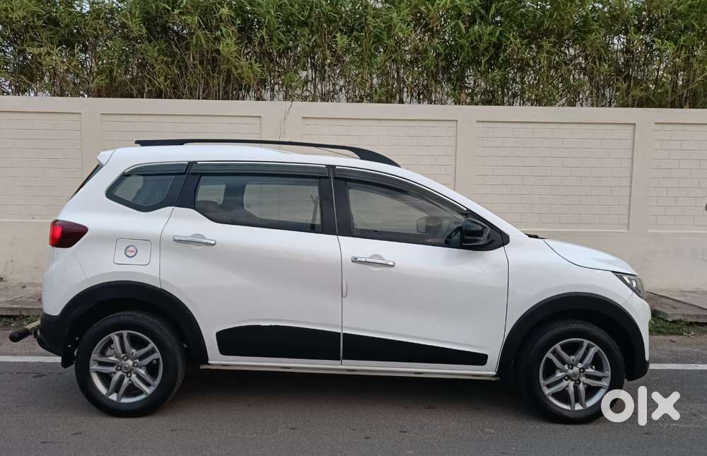 Renault Triber Rxz, 2023, Petrol