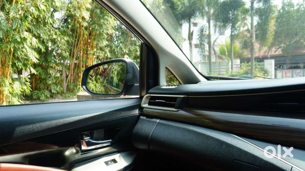 Toyota Innova Crysta 2.8 Zx At 7 Seater, 2016, Diesel