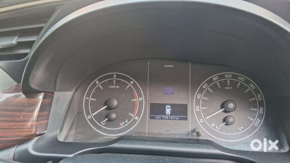 Toyota Innova Crysta 2.4 G Mt 7 Str, 2020