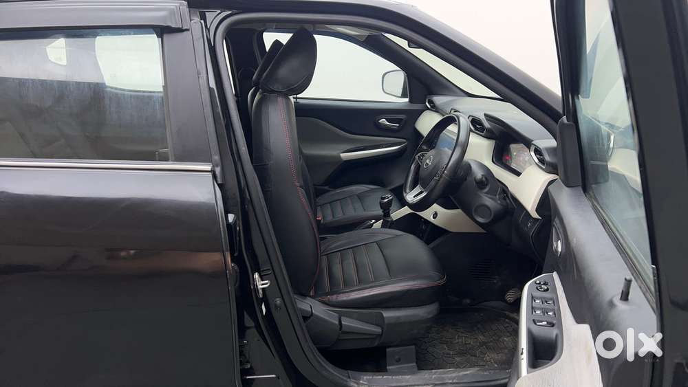 Nissan Magnite 1.0 Xv, 2022, Petrol