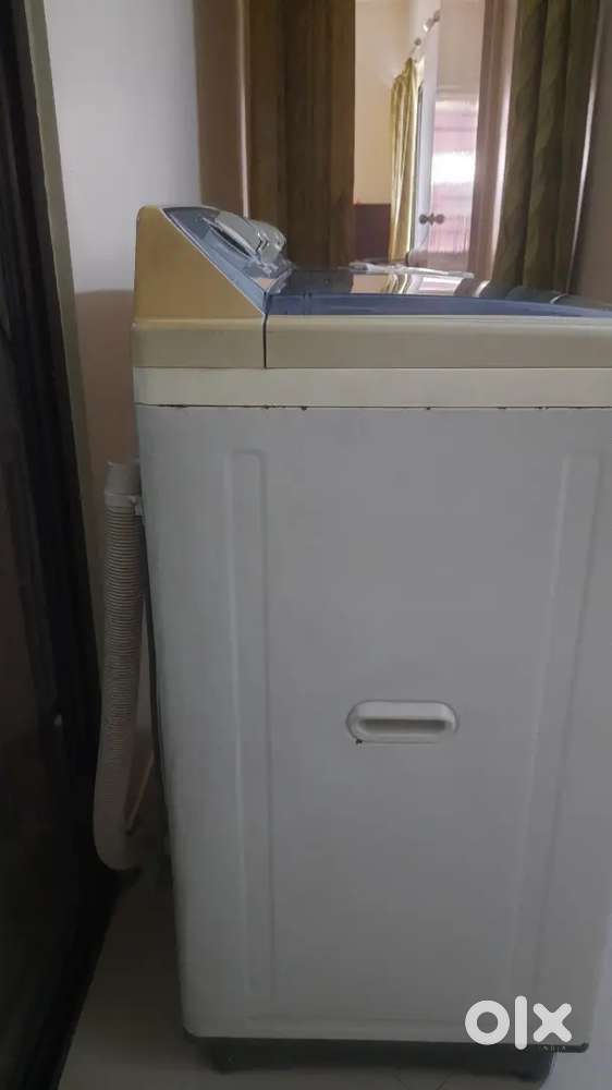 6.5 kg LG semi automatic washing machine