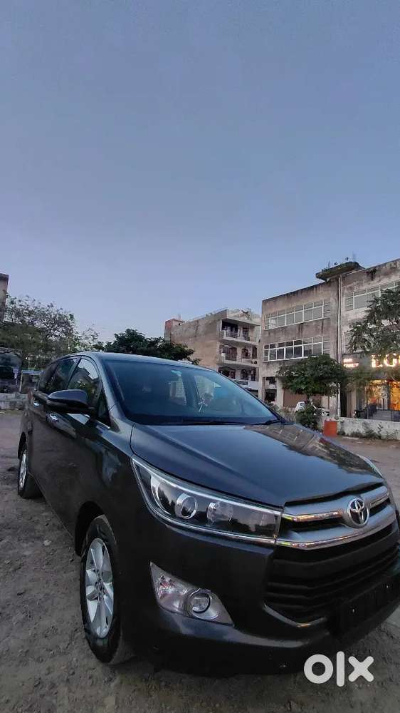 Innova Crysta 2.4v 2019