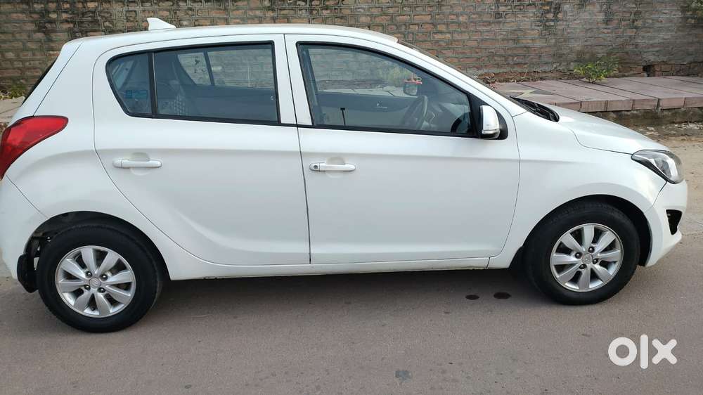 Hyundai I20 Sportz 1.4 Crdi 6 Speed Bs-iv, 2013, Diesel