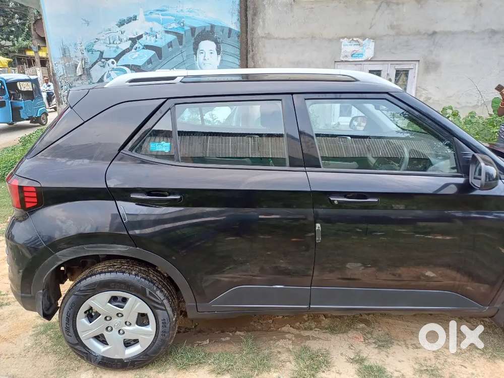 Hyundai Venue 2022 Petrol 44200 Km Driven
