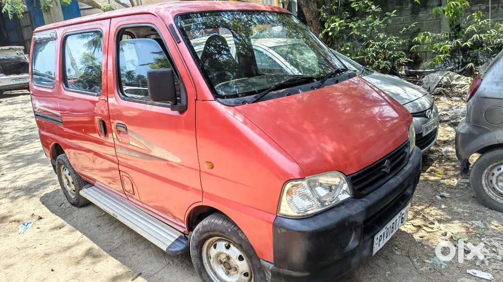Maruti Eeco Red Colour