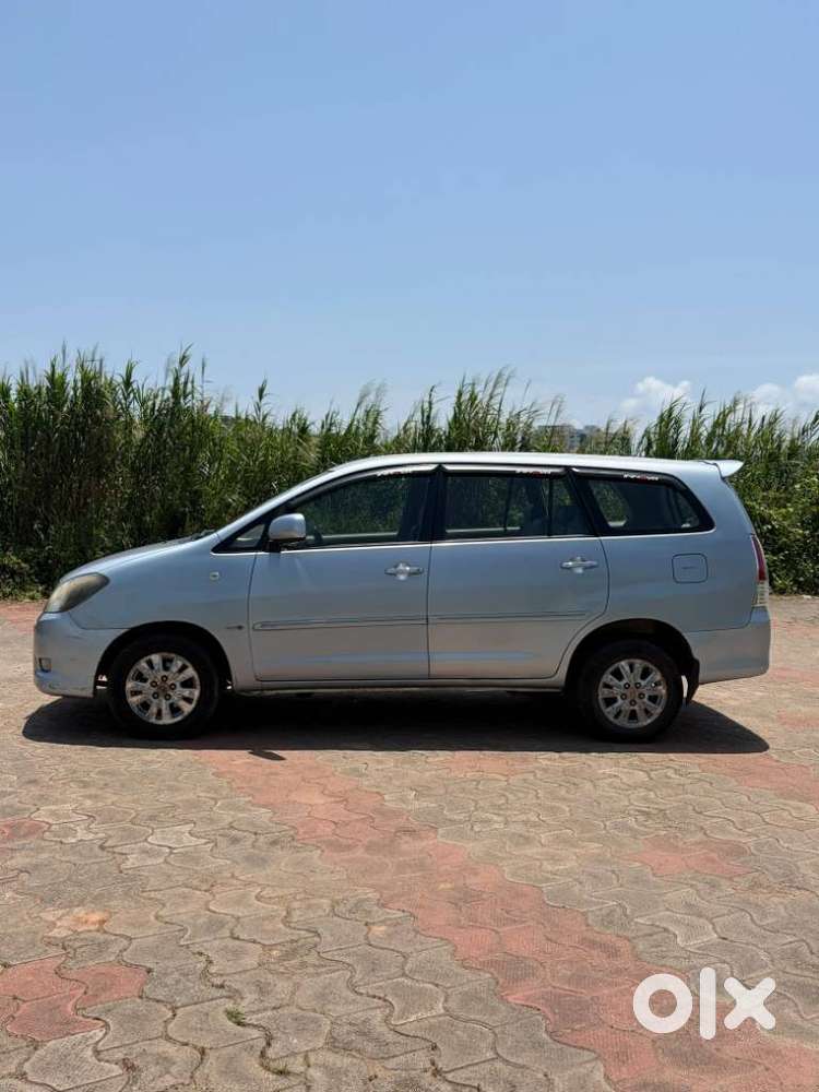 Toyota Innova 2.5 V Diesel 8-seater, 2009, Diesel