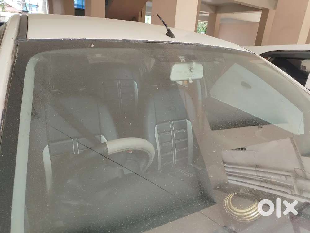 Ford Fiesta Petrol 1600 Cc Engine Luxury Sedan White Color Car