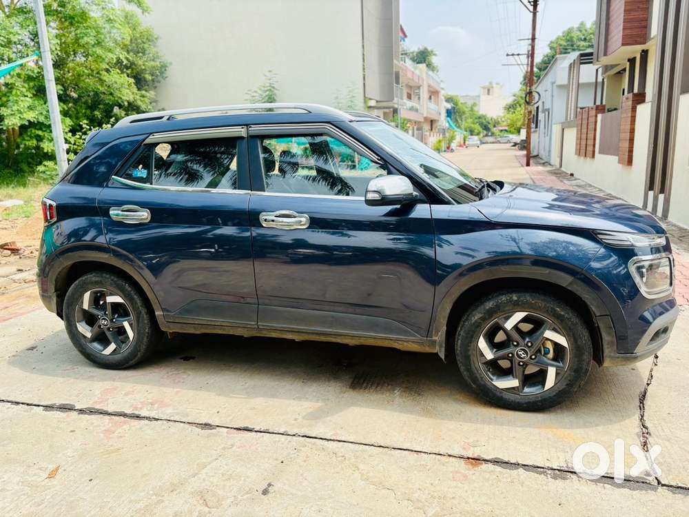 Hyundai Venue Sax Diesel 2020 (24.7km Per Litre)