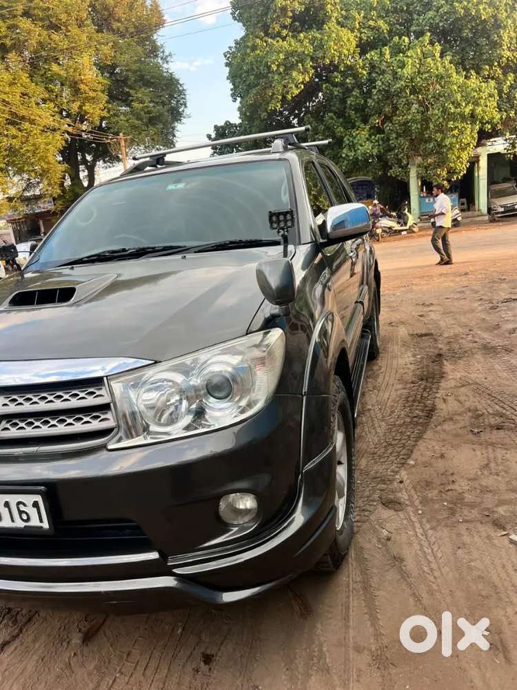 Toyota Fortuner 2011 Diesel 240000 Km Driven
