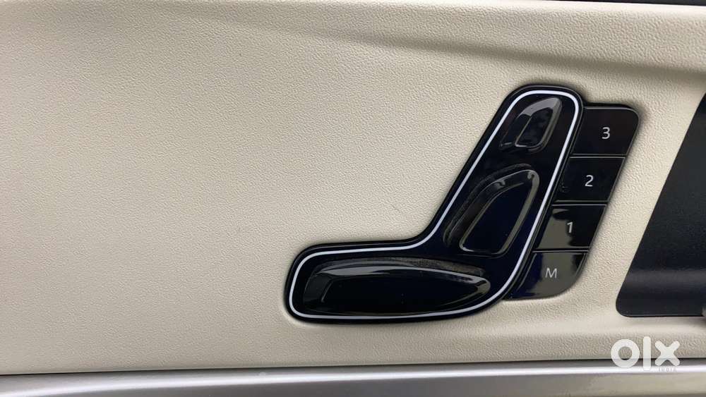 Mahindra Xuv700 2.2 Ax 7 Diesel Mt Luxury Pack Str, 2025, Diesel