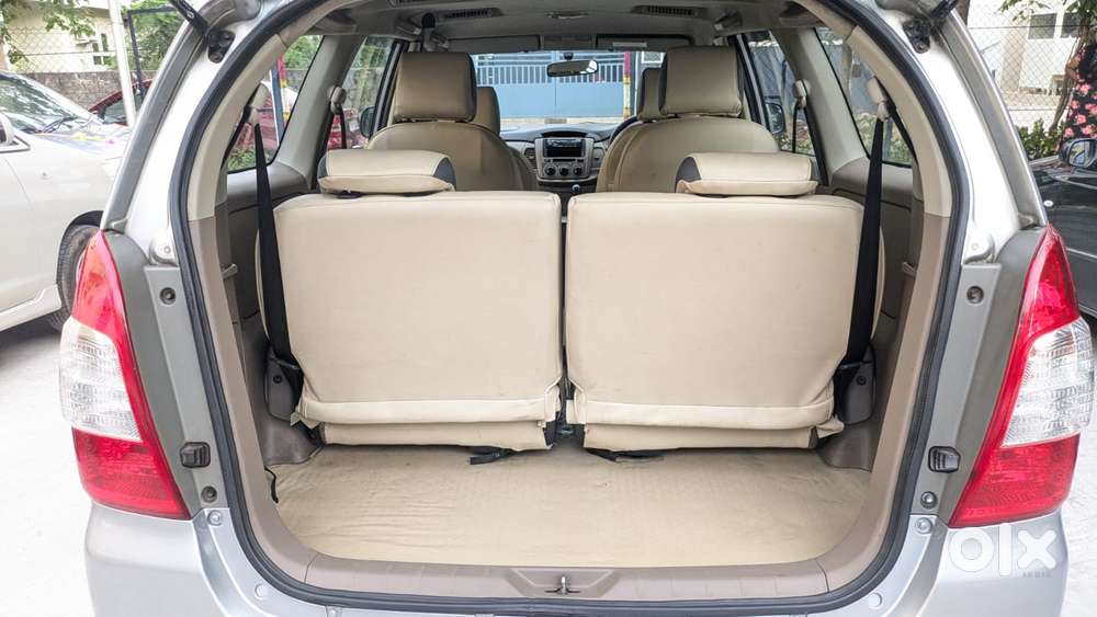 Toyota Innova 2.5 G (diesel) 8 Seater Bs Iv, 2015, Diesel
