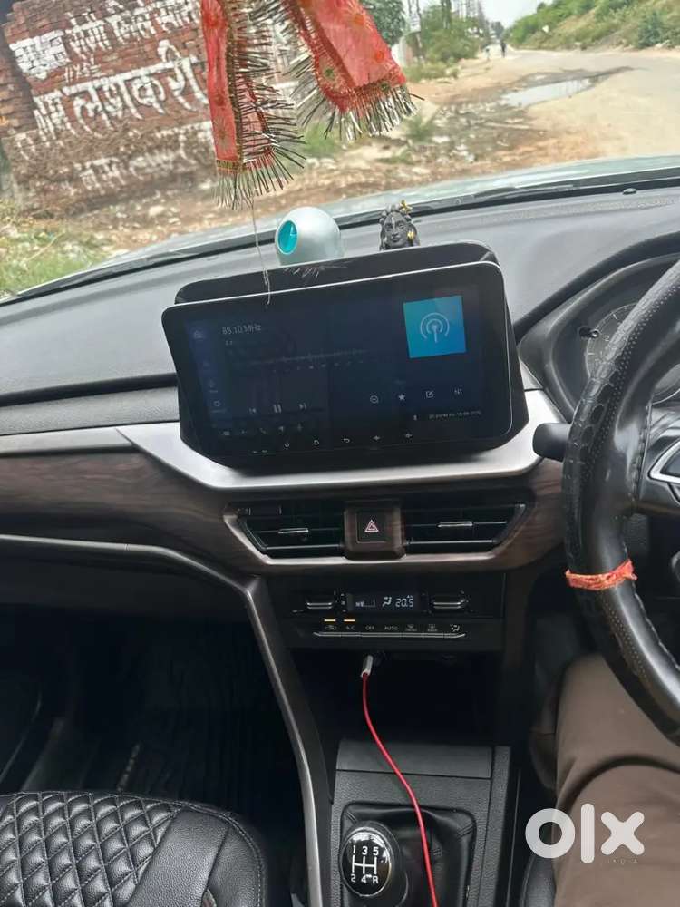Maruti Suzuki Brezza 2025 Cng & Hybrids 22000 Km Driven