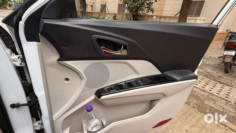 Mahindra Xuv400 Ev 2025 Electric 25000 Km Driven