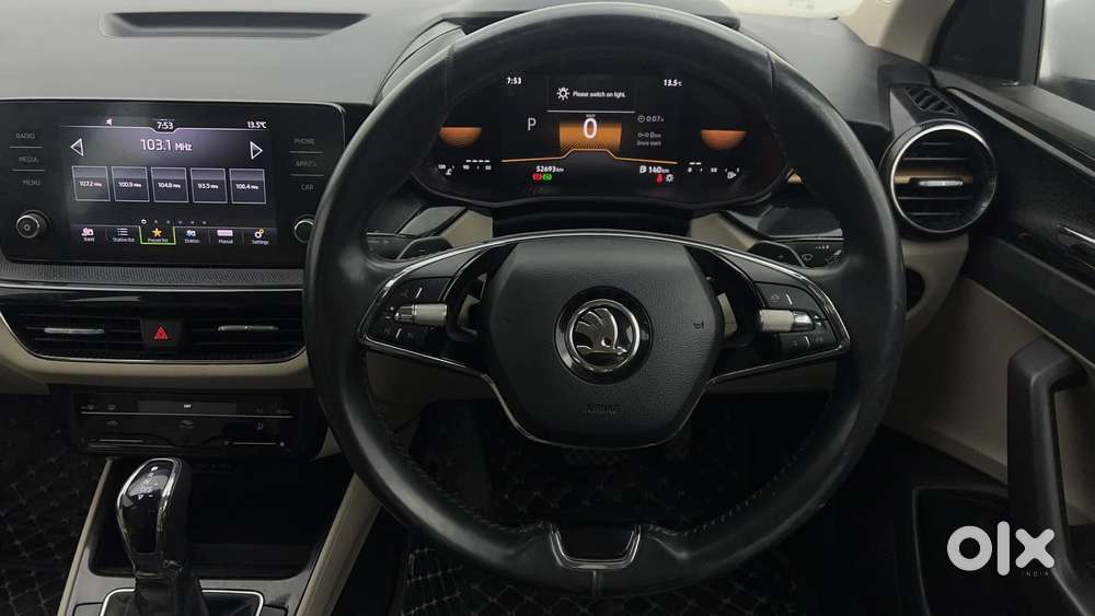 Skoda Slavia Style 1.0l Tsi At, 2023, Petrol