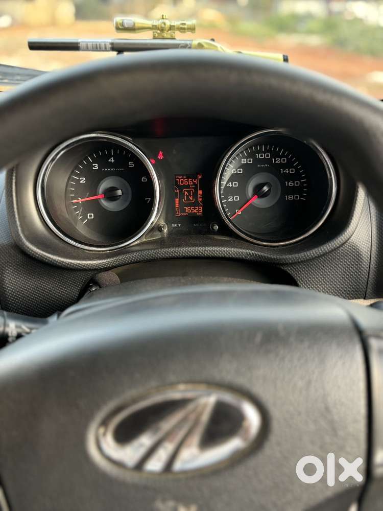 Mahindra Tuv 300 T8 Amt (automatic), 2017, Diesel