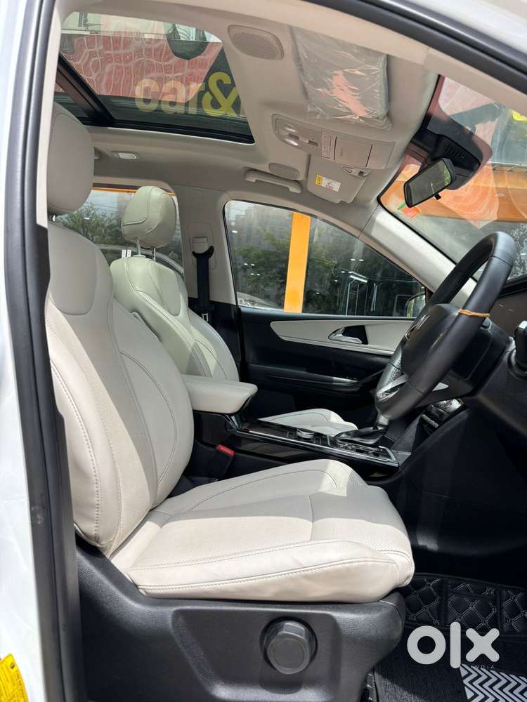 Mahindra Xuv700 2.2 Ax 7 Diesel At Luxury Pack Str, 2023, Diesel