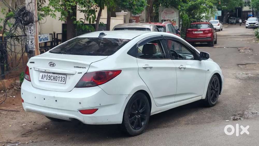 Hyundai Verna 2011 Fluidic Diesel Top-end Veriant