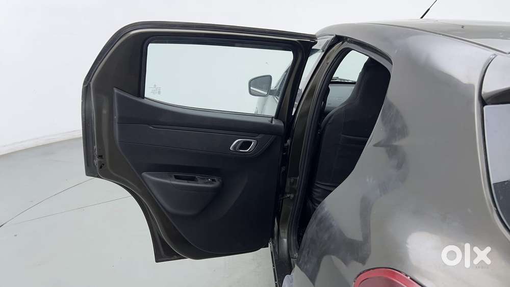 Renault Kwid 2019-ongoing 1.0 Rxt Amt (o), 2020, Petrol