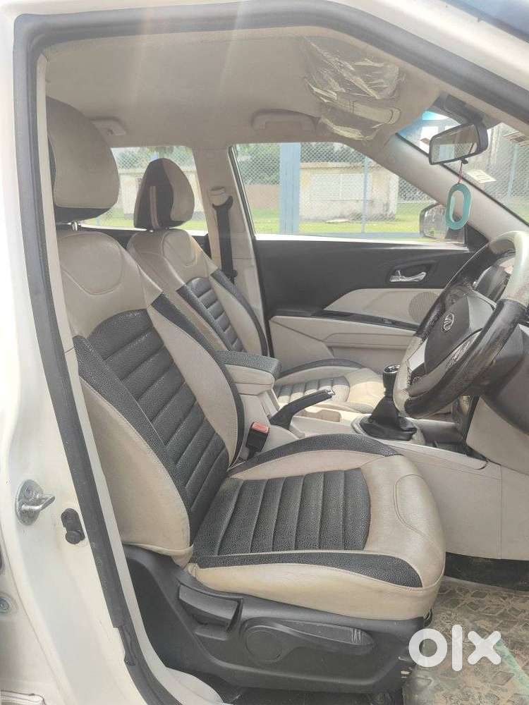 Mahindra Xuv300 W8, 2019, Petrol