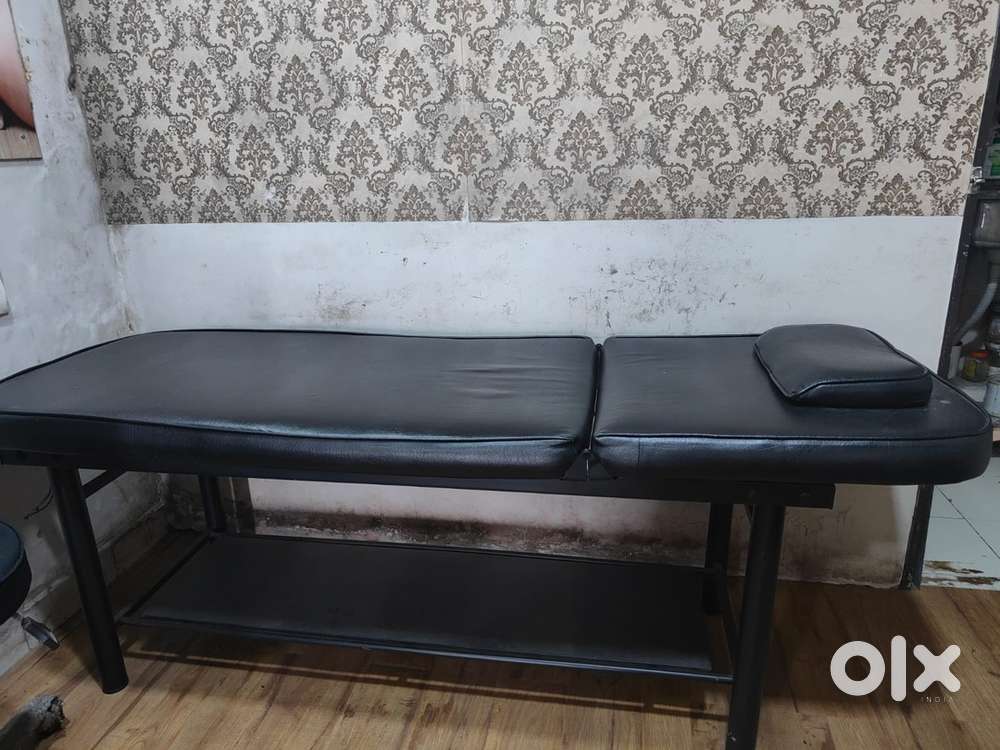 Facial Bed for Salon / Parlour / Clinic &ndash; Excellent Condition