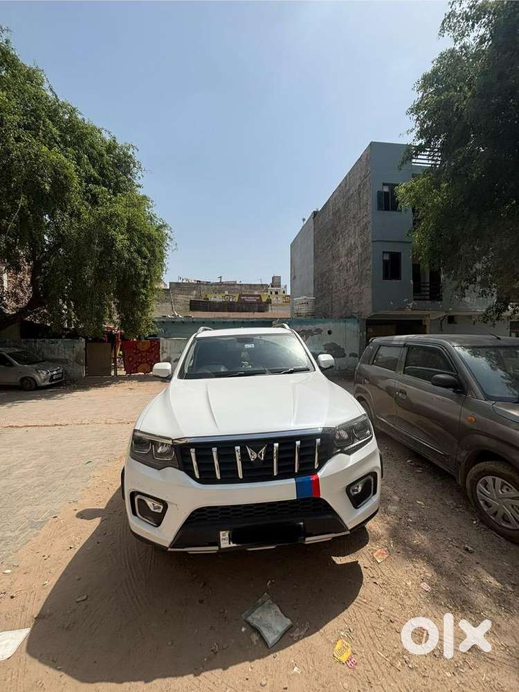 Mahindra Petrol Car 2025