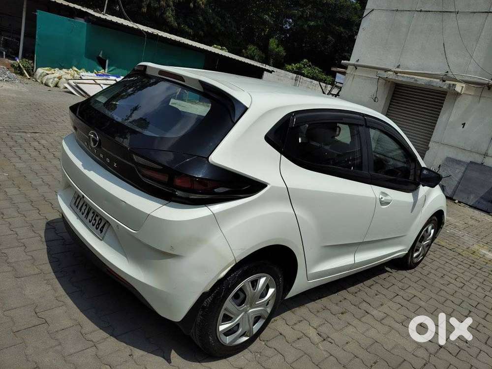 Tata Altroz 1.2 Xm Plus, 2023, Petrol