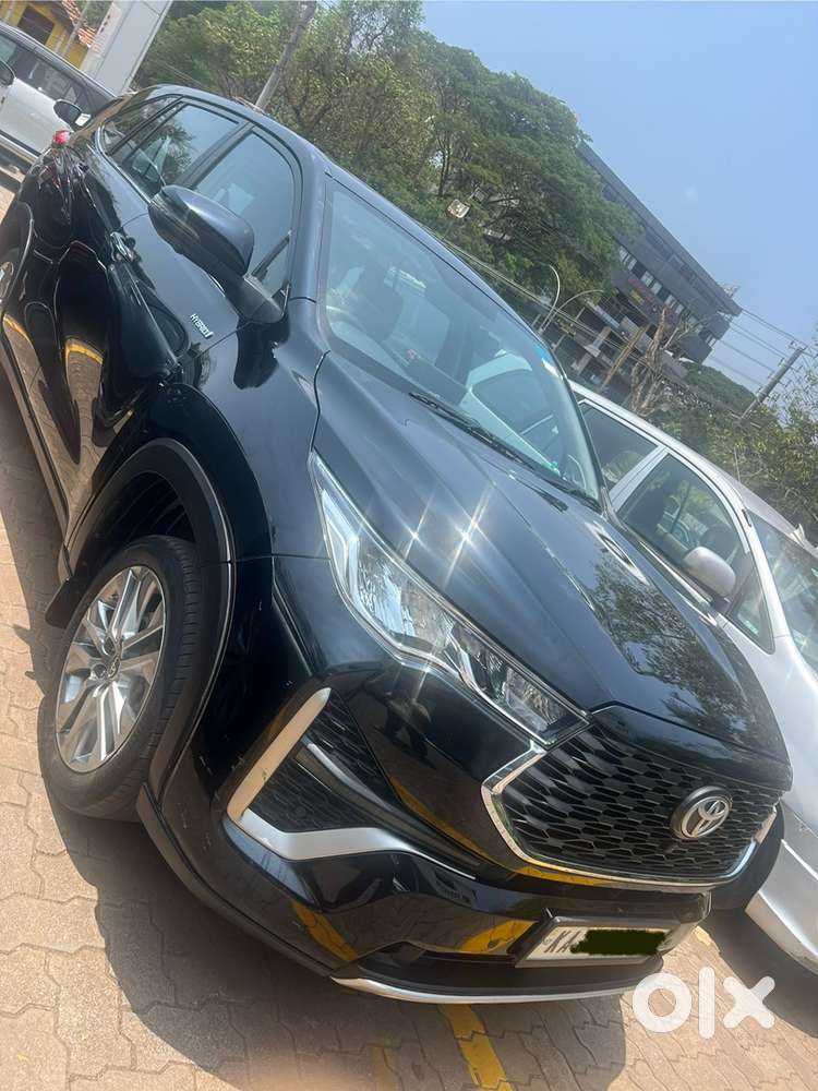Toyota Innova Hycross 2023 Petrol Well Maintained