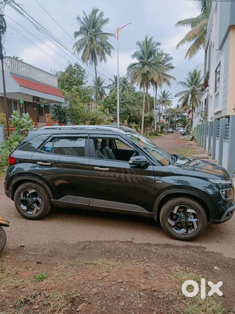 Hyundai Venue 2021 Petrol Well Maintained