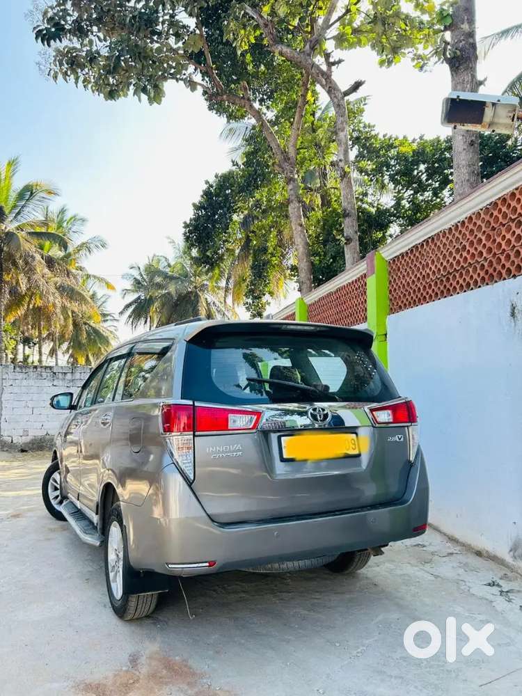 Top Model Innova Crysta Diesel