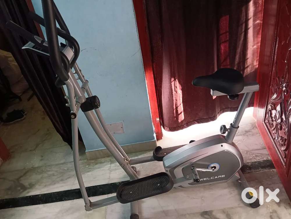Elliptical cross trainer