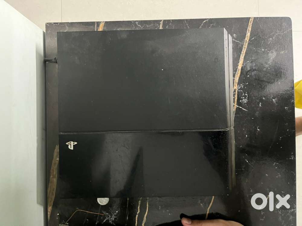 PlayStation 4 500GB Excellent Condition - Games & Entertainment in