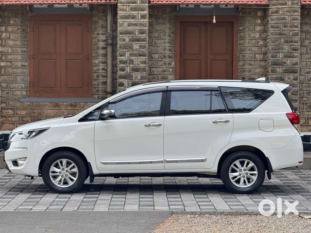 Toyota Innova Crysta 2.4 G Mt 8s, 2023, Diesel