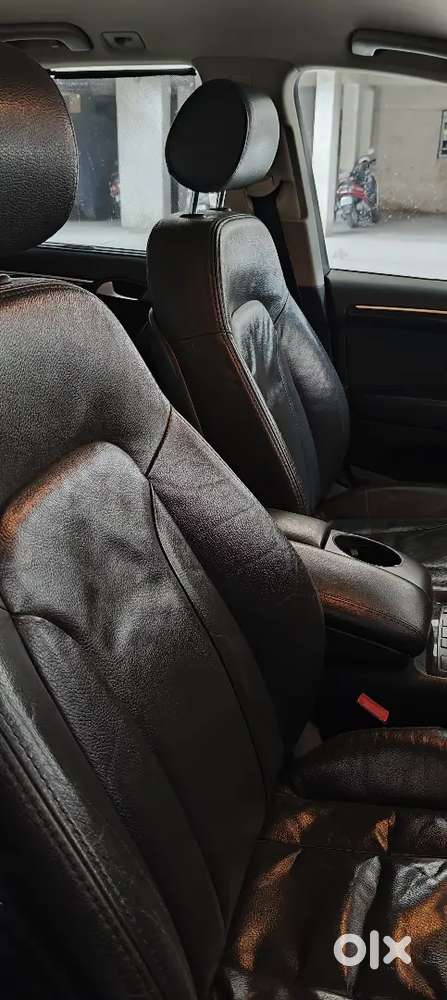 Audi Q7 (mint Condition)