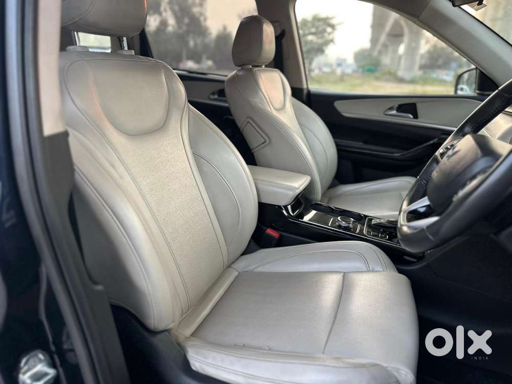 Mahindra Xuv700 2.0 Ax 7 Petrol At Str, 2022, Petrol
