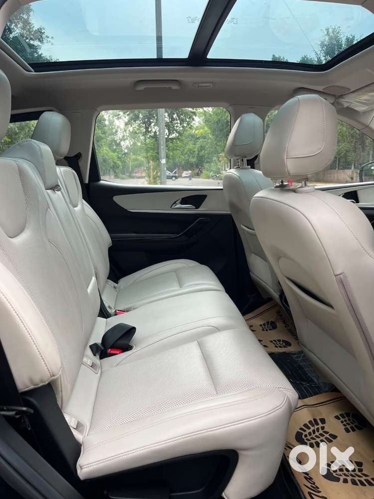 Mahindra Xuv700 2.0 Ax 7 Petrol At Luxury Pack Str, 2024, Petrol