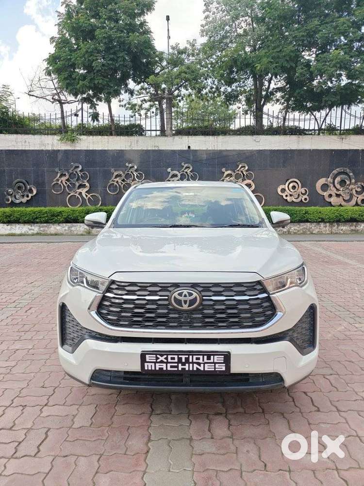 Toyota Innova Hycross 2.0 Vx (o) Hybrid 8 Str, 2023, Petrol