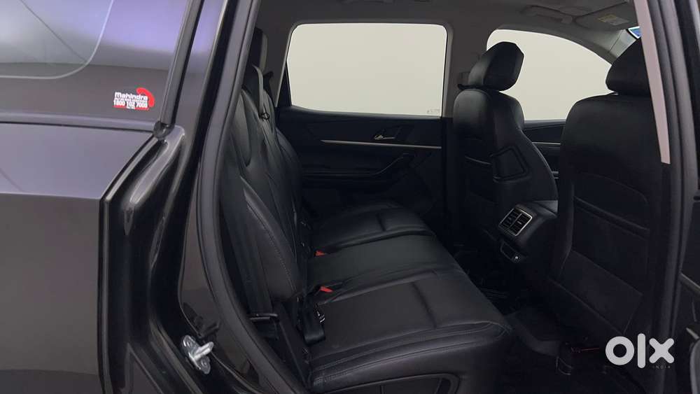 Mahindra Xuv700 2.0 Ax 7 Petrol At Luxury Pack Str, 2025, Petrol