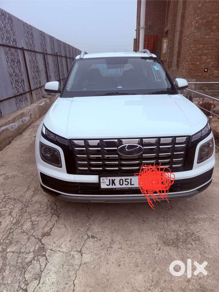 Hyundai Venue 2022 Petrol Well Maintained