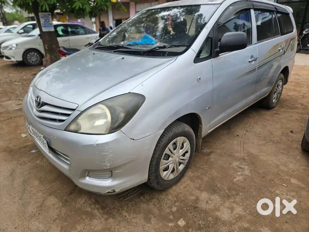 Toyota Innova 2.0 E 2011 Variant