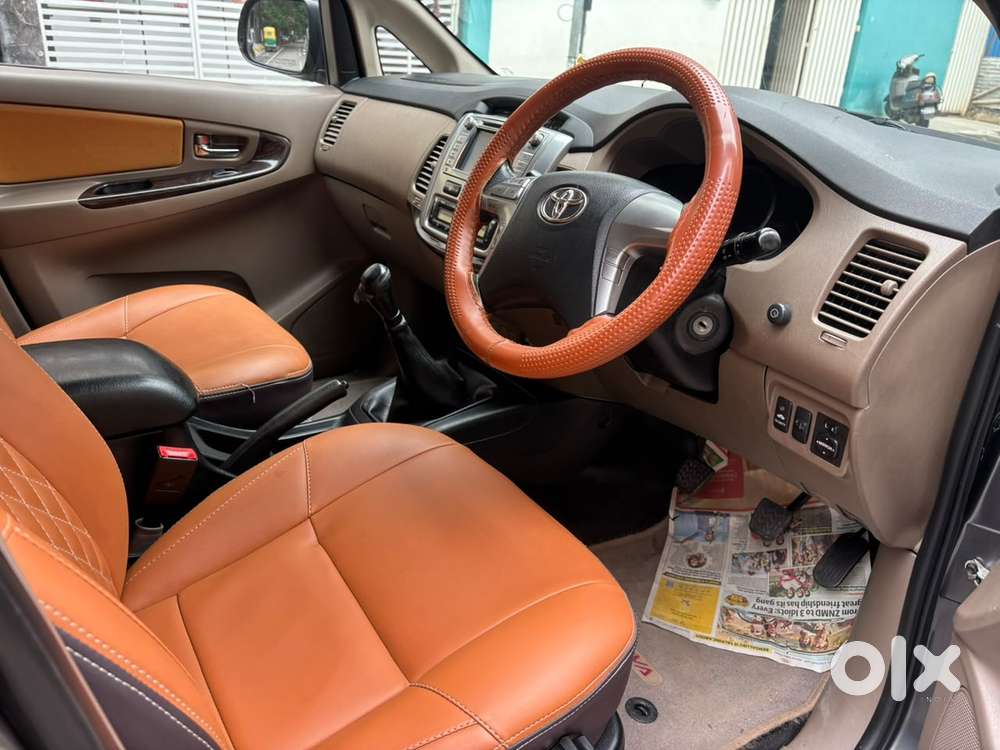 Toyota Innova 2.5 Vx (diesel) 8 Seater Bs Iv, 2015, Diesel