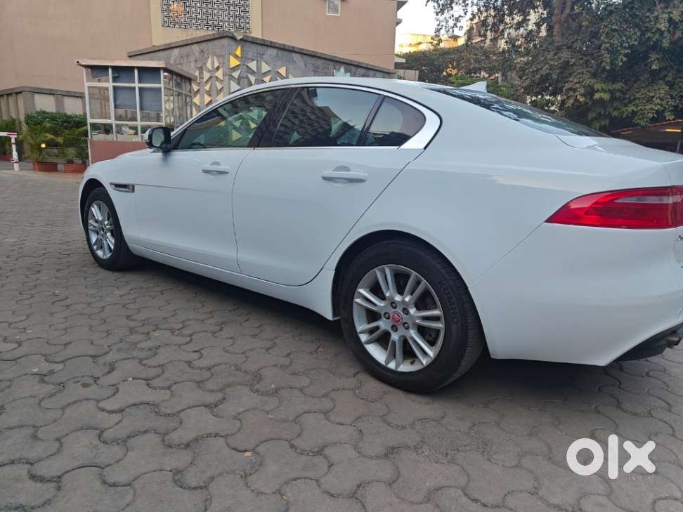 Jaguar Xe Portfolio, 2016, Petrol