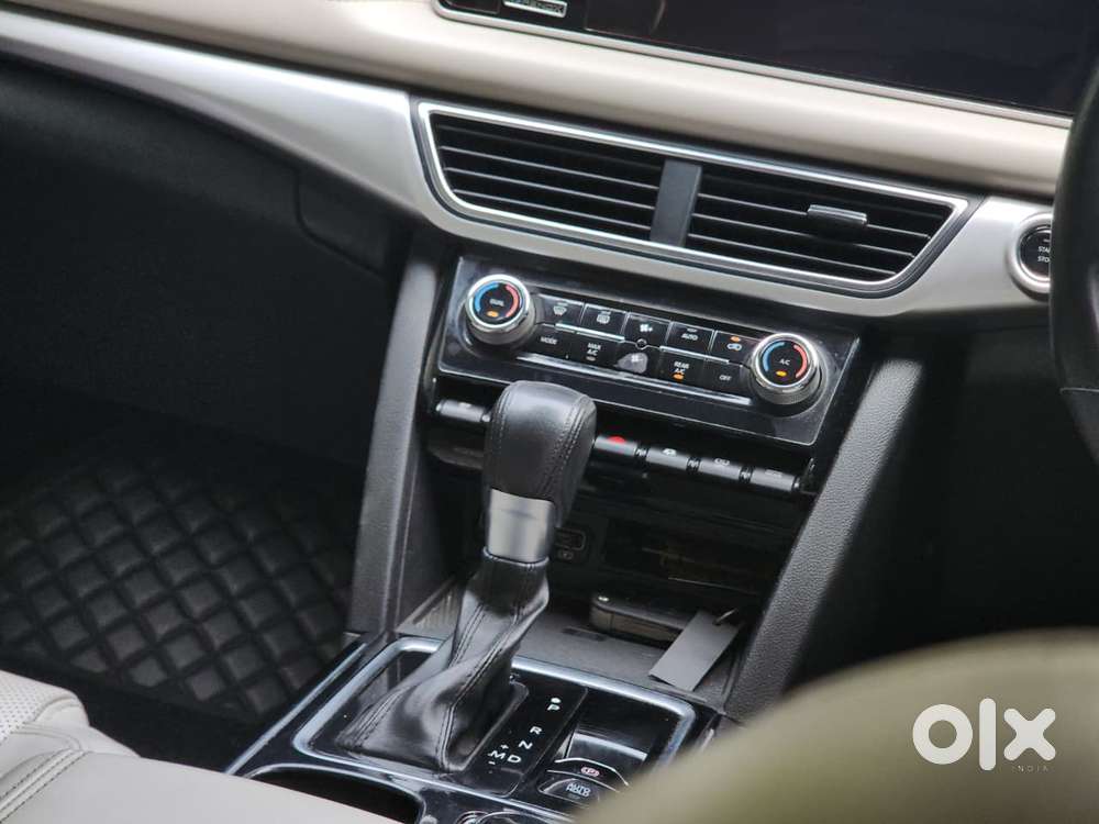 Mahindra Xuv700 2.2 Ax 7 Diesel At Str, 2023, Diesel