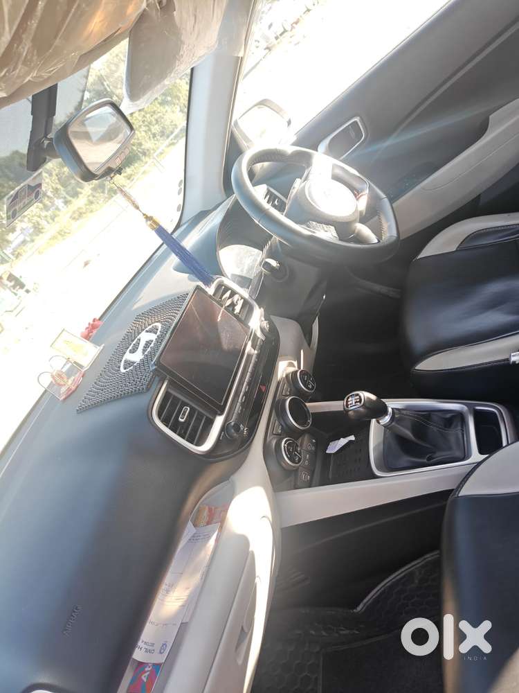 Hyundai Venue Sx Knight Edition Mt, 2023, Petrol